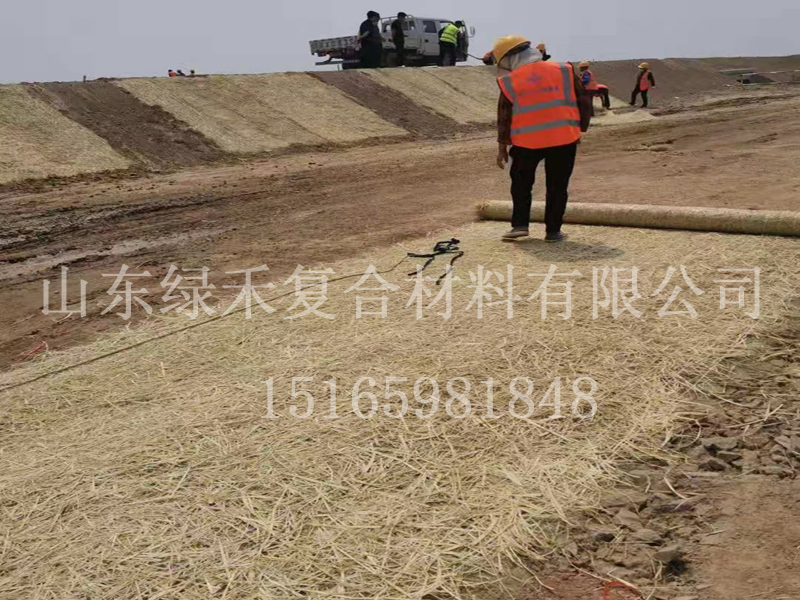 秸秆纤维毯铺设