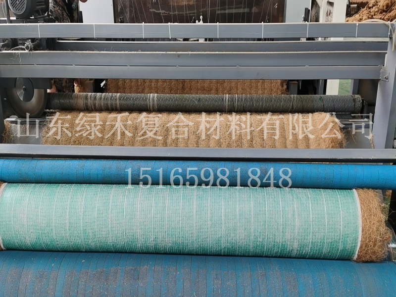 四川绵阳的客户定制生产草籽植生毯8700平方米！
